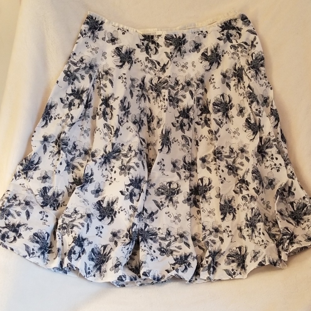 St Johns Bay blue floral skirt